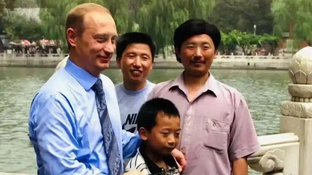 被普京抱过的中国男孩将再见普京