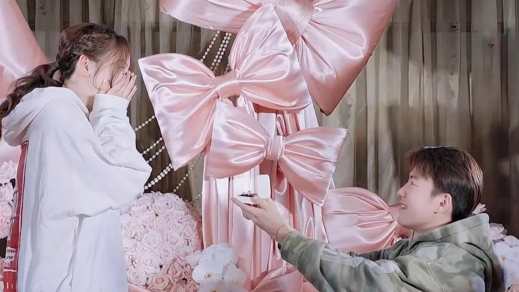 国羽国乒联姻 钱天一王昶晒结婚证