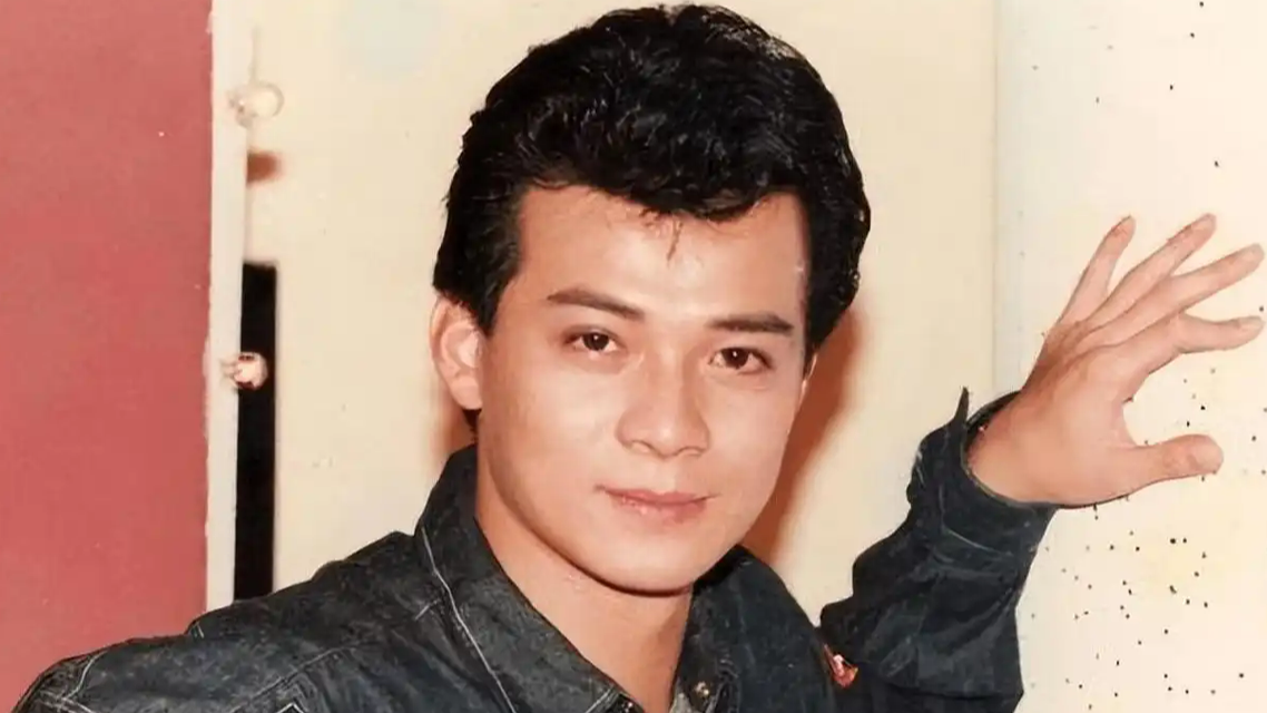 64岁“乔峰”黄日华称已退出娱乐圈