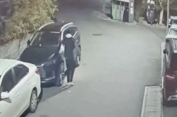   看到报警！这种小卡片是电诈引流工具 缩略图