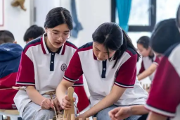   浇花浇根 育人育心 缩略图