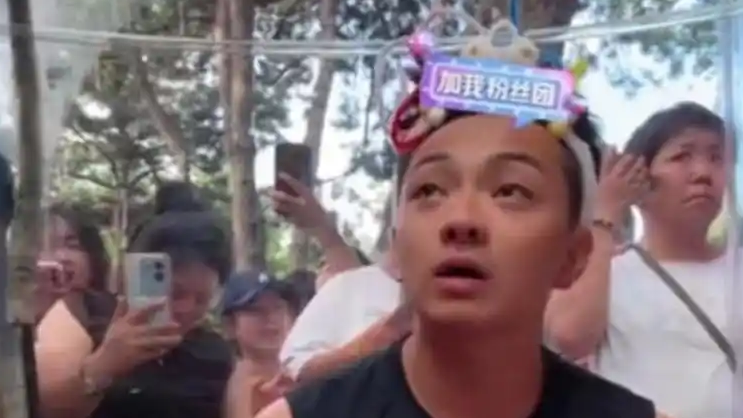  女子自称怀孕向雪饼猴索要手术费