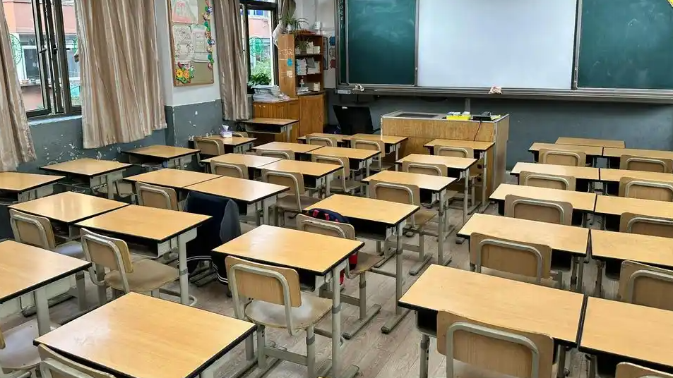  四部门发文要求中小学座椅有靠背