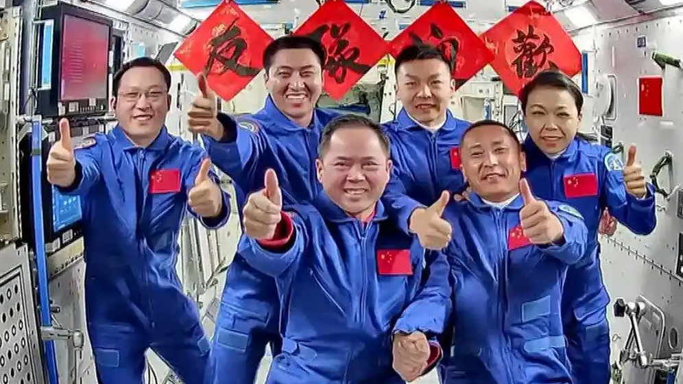  宇宙级“全家福”咱有8张了