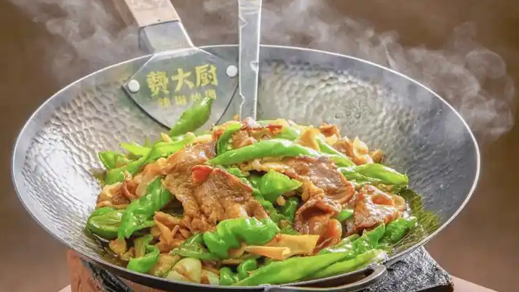 费大厨开到美国 辣椒炒肉210元一份