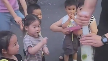 暴打柠檬茶摊主成夜市“孩子王”