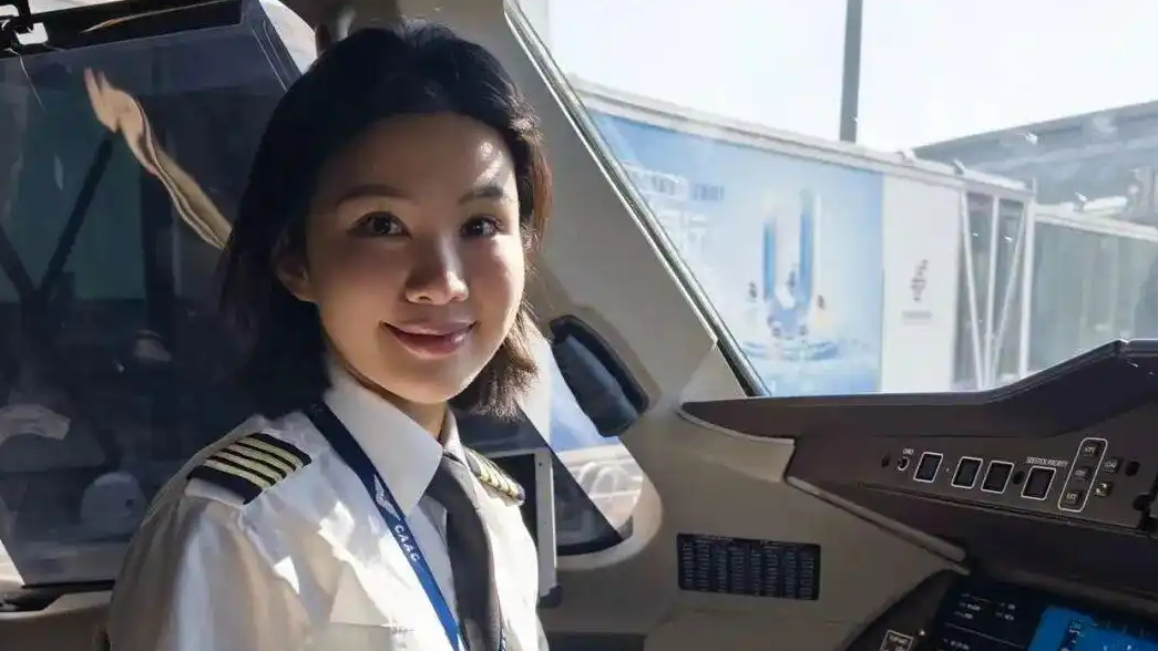 C919首位女机长首航