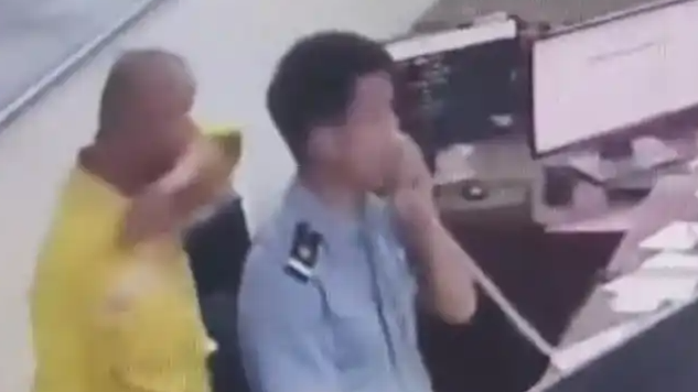 柳州地震时值班员第一时间拦停列车