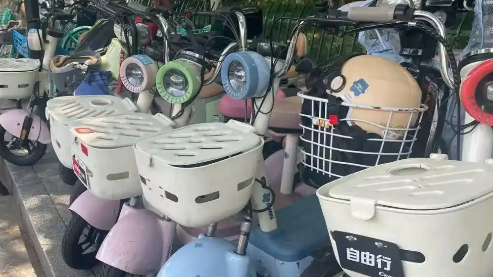 罗永浩曝董宇辉年收入二三十亿