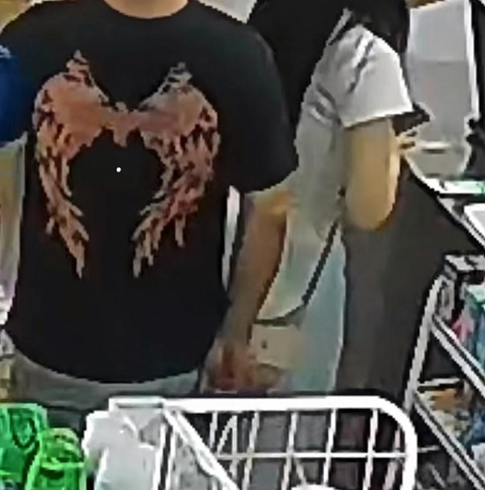 男子便利店碰到女子包被指摸臀