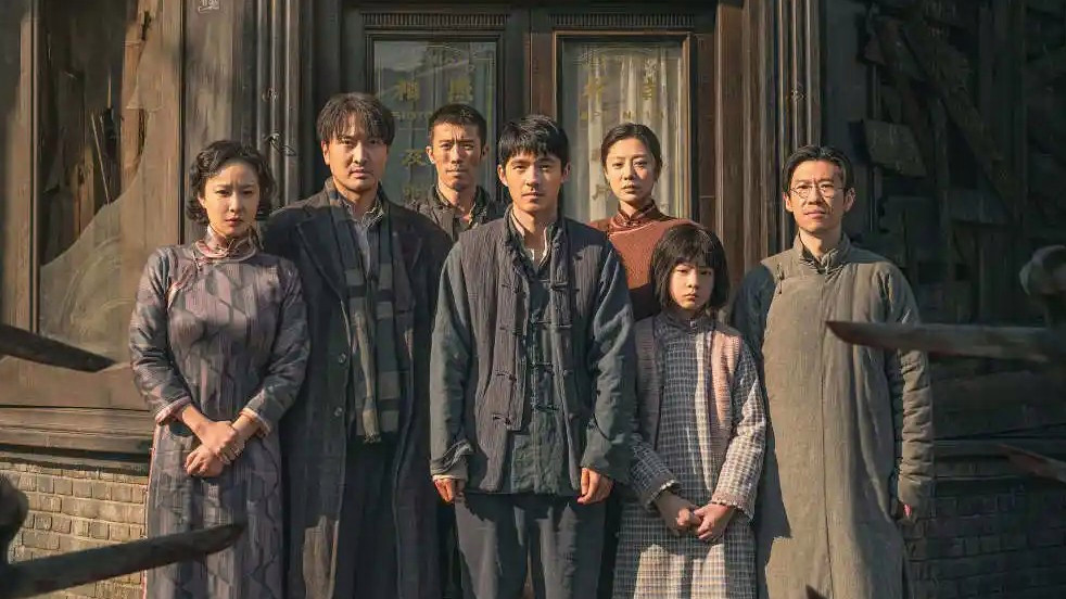 广东一网红景点5人被水冲走