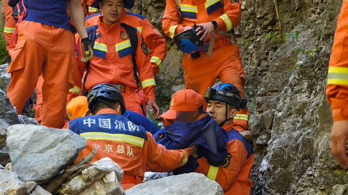  一家被困京西野山4天 近300人搜救