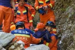  一家被困京西野山4天 近300人搜救 缩略图