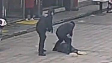 民警街头抓捕盗窃犯 这一飞扑太帅了