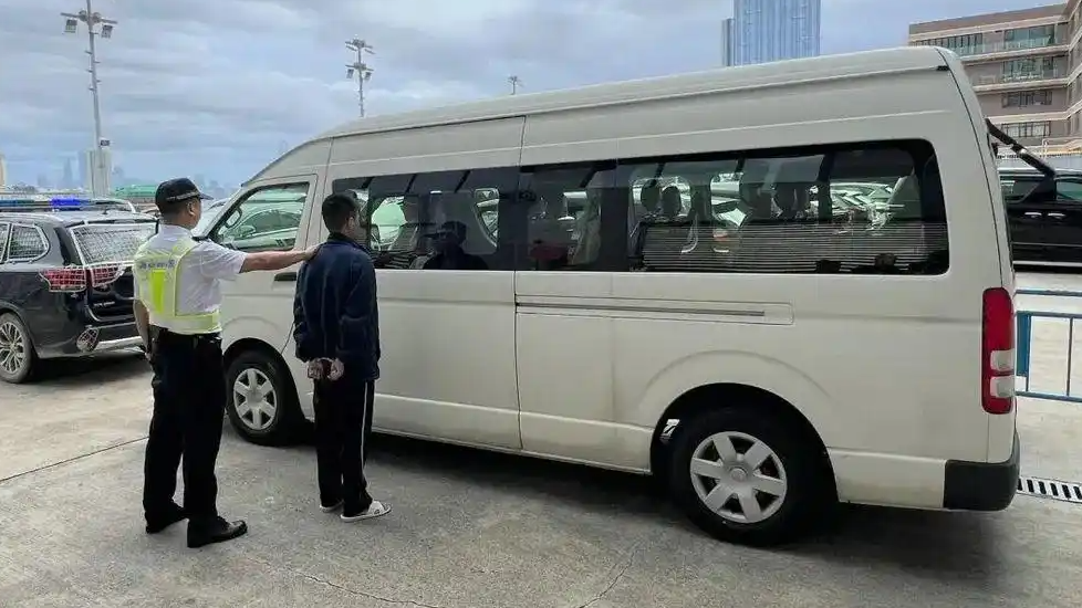 6人因暴雨被困山顶100小时成功获救