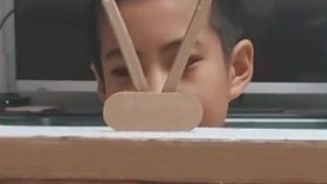 13岁男孩2小时手搓爱国电视机