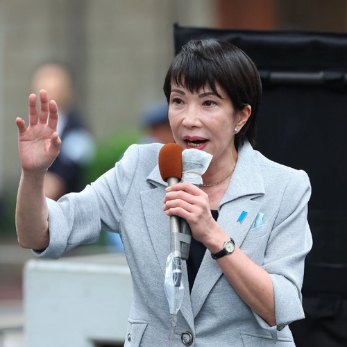 日本民众用中文高喊高市早苗下台