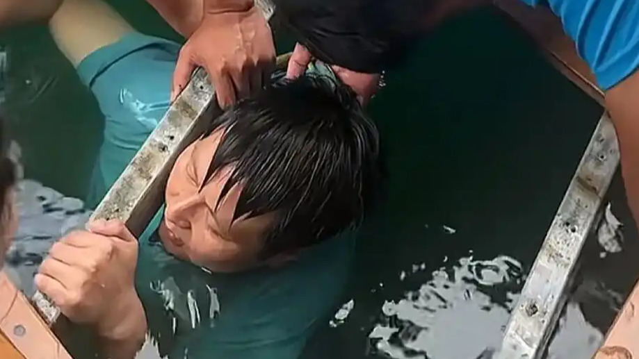  员工泡水2小时捞手机获表扬无奖励