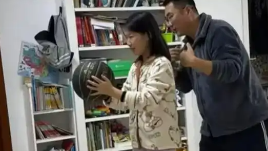 92年小伙看到12岁养女作文后泪崩