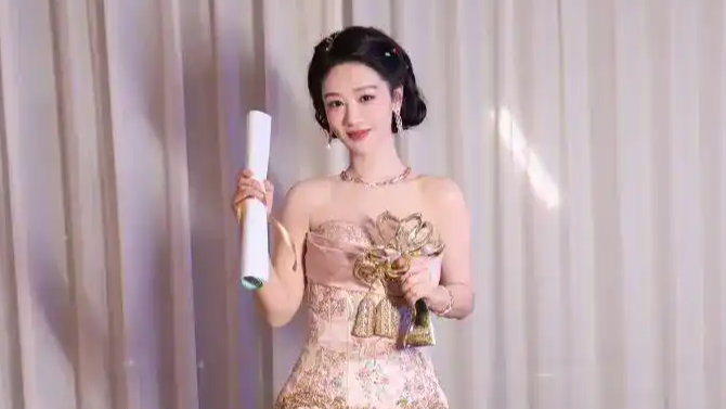  张一山祝福杨紫获奖：又美又会演戏