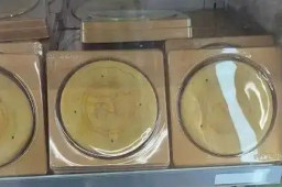   澳大利亚超市现胖东来网红大月饼 缩略图