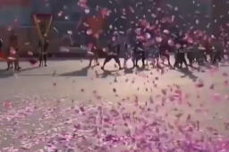   风生水起！英歌舞现场风起花舞太美了 缩略图