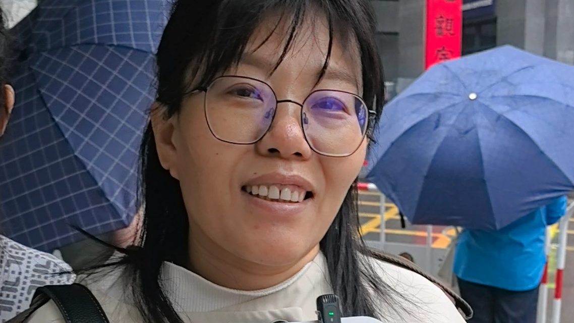  长沙考生妈妈提花等女儿下考