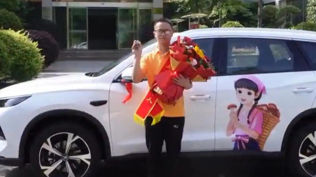 男子跳河救3名少年 公司奖15万元SUV