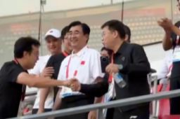   足协主席现场庆祝U23男足夺牌 缩略图