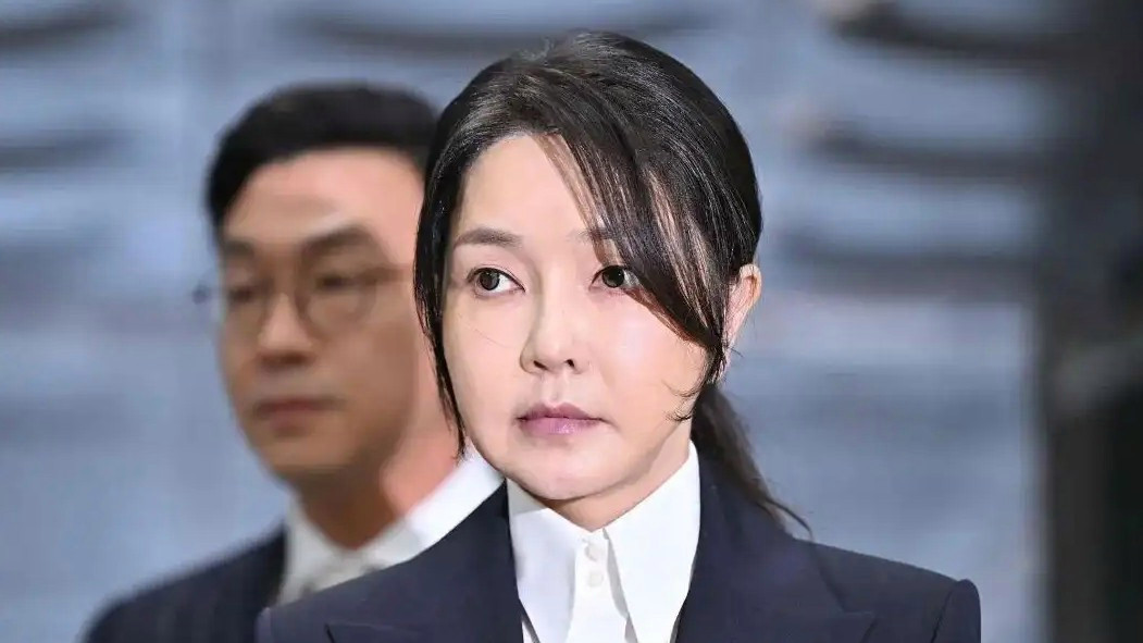 揭示美元50年来最大年中跌幅