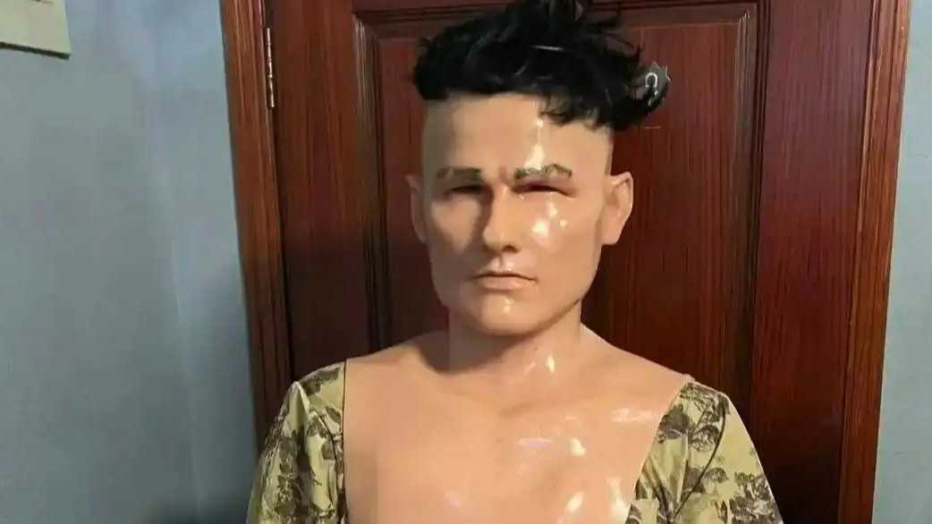  看到这种“面具”人脸需警惕