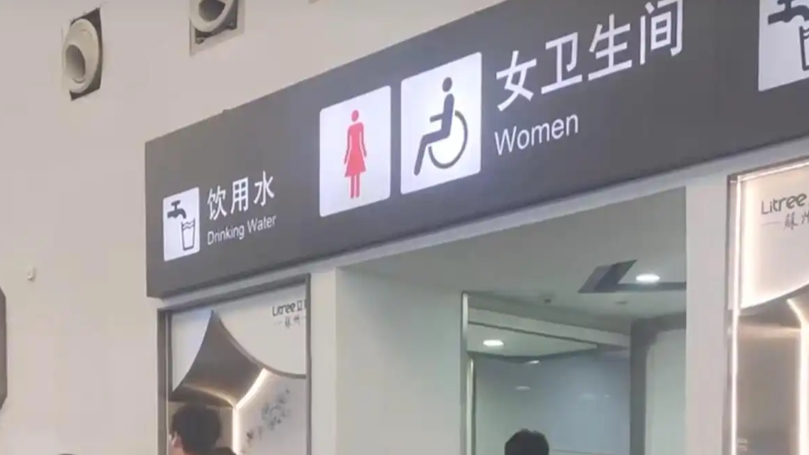 俄媒公布特普会幕后视频
