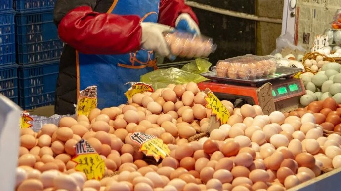 蛋黄是不是“天然黄”？业内吵翻