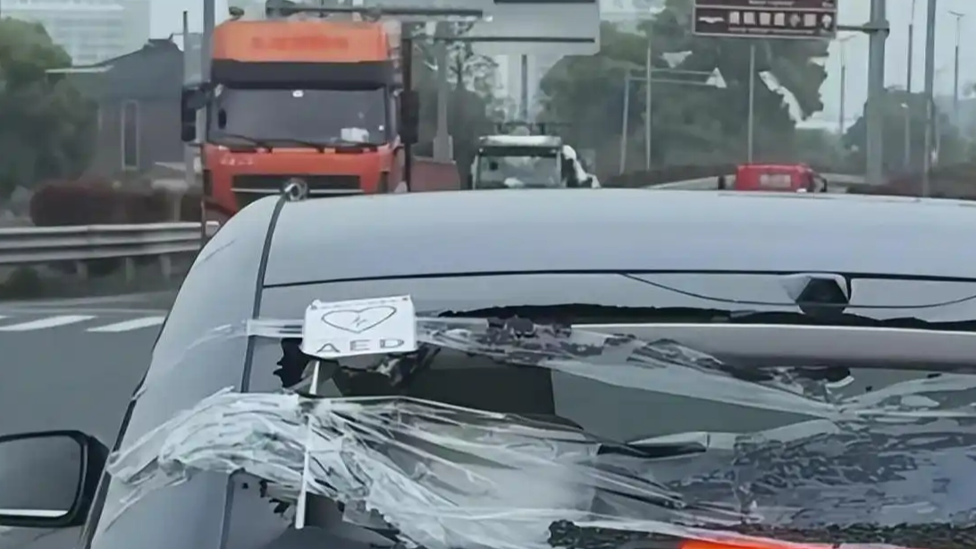 全网都在找这位大格局的沪牌车主