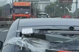   全网都在找这位大格局的沪牌车主 缩略图