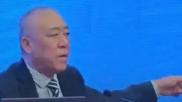  “最爱发钱老板”当场辞退不孝员工