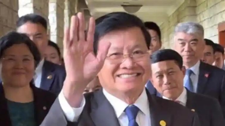  通伦重返党校见老师：感谢传授知识