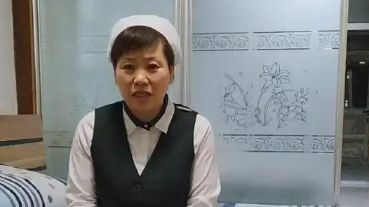 售货阿姨与主播互动被停职后复工