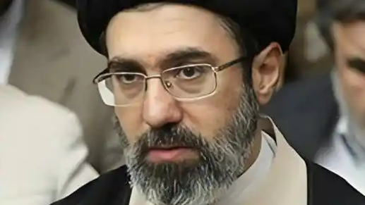  伊朗伊斯兰革命卫队：支持穆杰塔巴