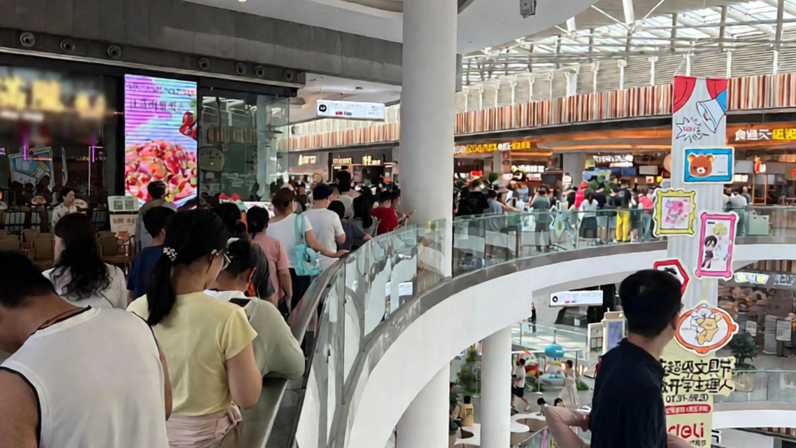  排队2年 年轻人为什么还在等一条烤鱼