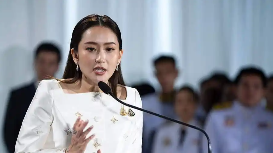 哈登中国行拒绝打伞冒雨签名