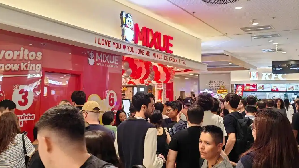 蜜雪冰城南美首店开业 排队2小时