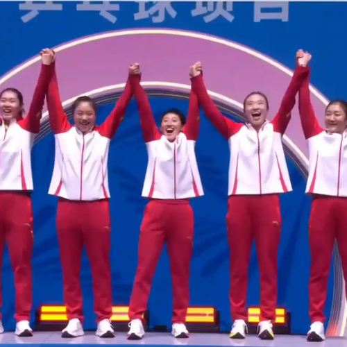 陈梦率山东队员领取金牌