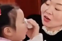   萌娃过年拜年 进门发现是班主任家 缩略图