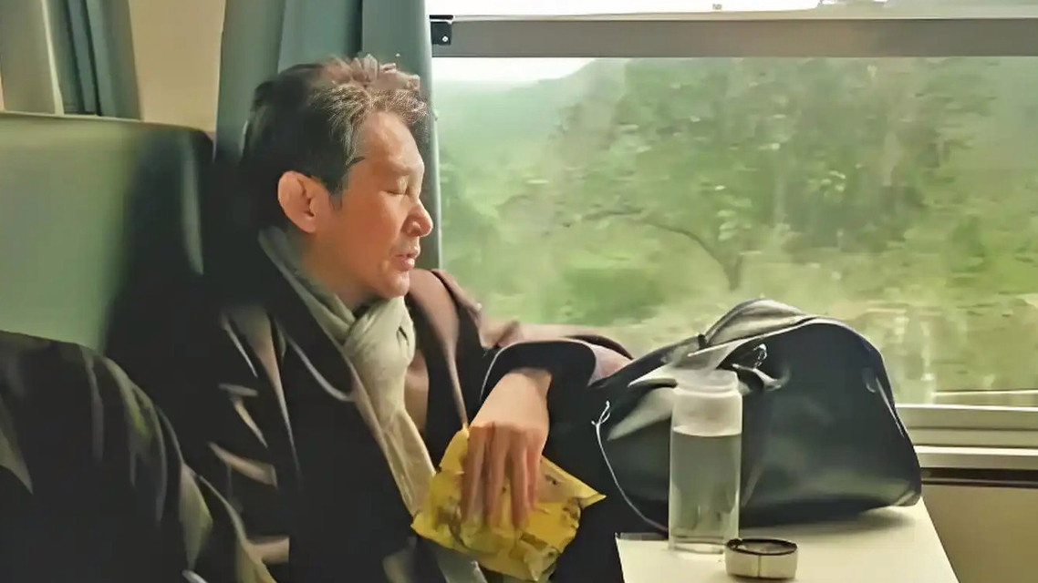 王劲松人民日报撰文