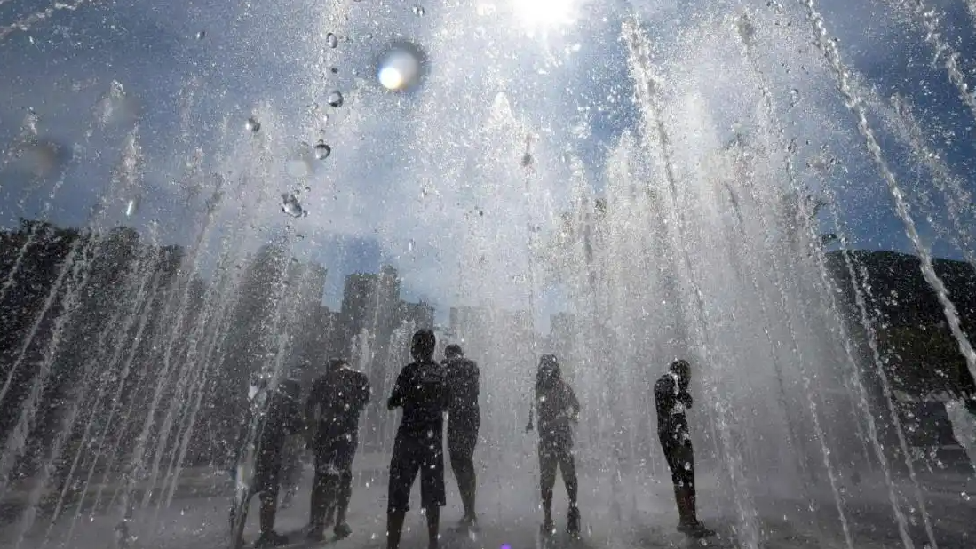 韩国气温飙至42.5℃ 打破122年纪录