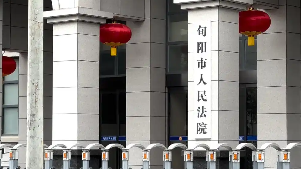 女教师被车拖行近6公里身亡