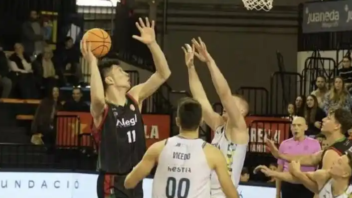  余嘉豪连飞五个航班驰援中国男篮