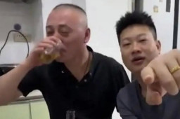   女婿连续2年告状 坐丈人腿上求撑腰 缩略图