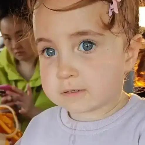 江苏爸妈生出混血娃娃